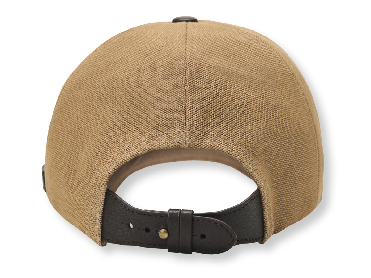 Rückseite der Basecap Lennox in Khaki-Beige mit verstellbarem Lederverschluss