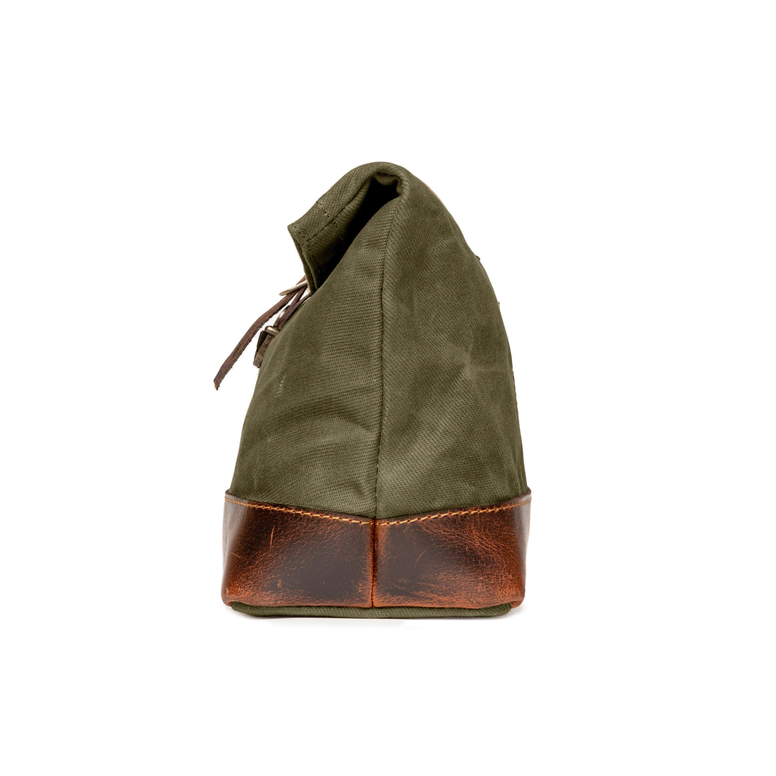 DR00636 - Foldtop Kulturbeutel »Otis« Outdoor, gewachstes Canvas, Leder | Wald-Grün, Seitenansicht