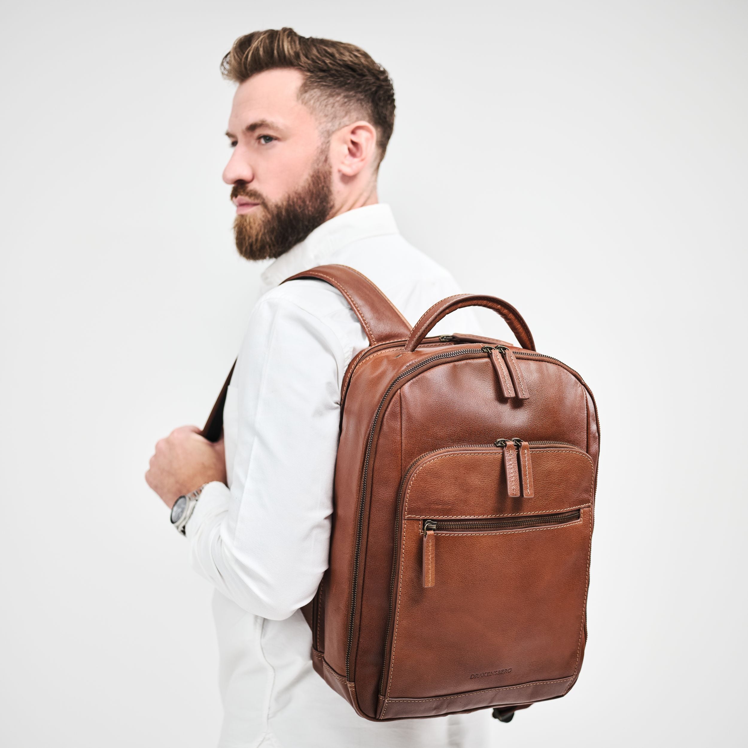 DR00507 - Leder Business Rucksack mit vielen Fächern und 15" Laptopfach Frederico für Herren und Damen in Luxus-Premium-Qualität in Kastanien-Braun - Model