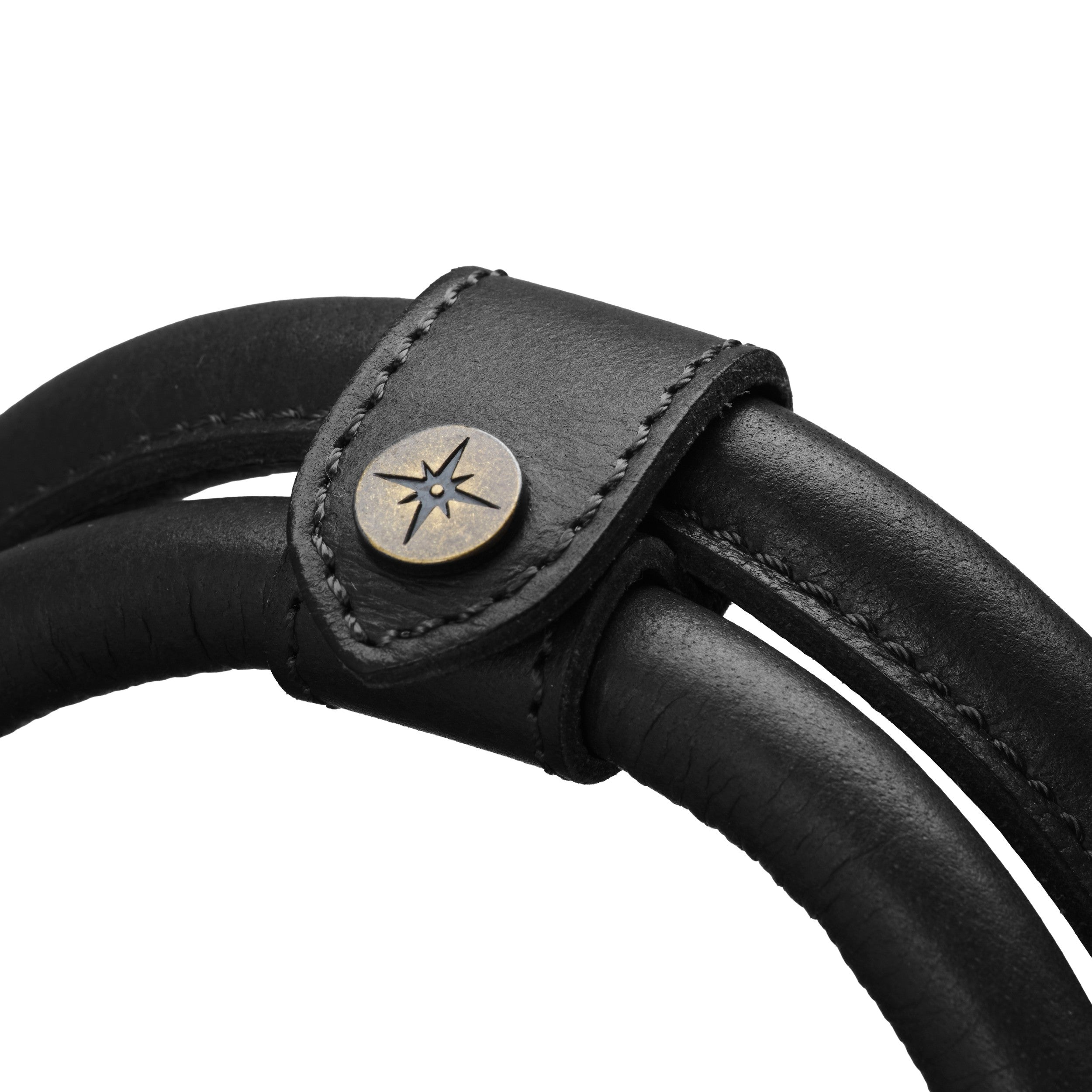 DRAKENSBERG Weekender aus Leder für Herren und Damen in Schwarz – handgefertigte Reisetasche aus Büffelleder -Griffmanschette mit Kompassniete