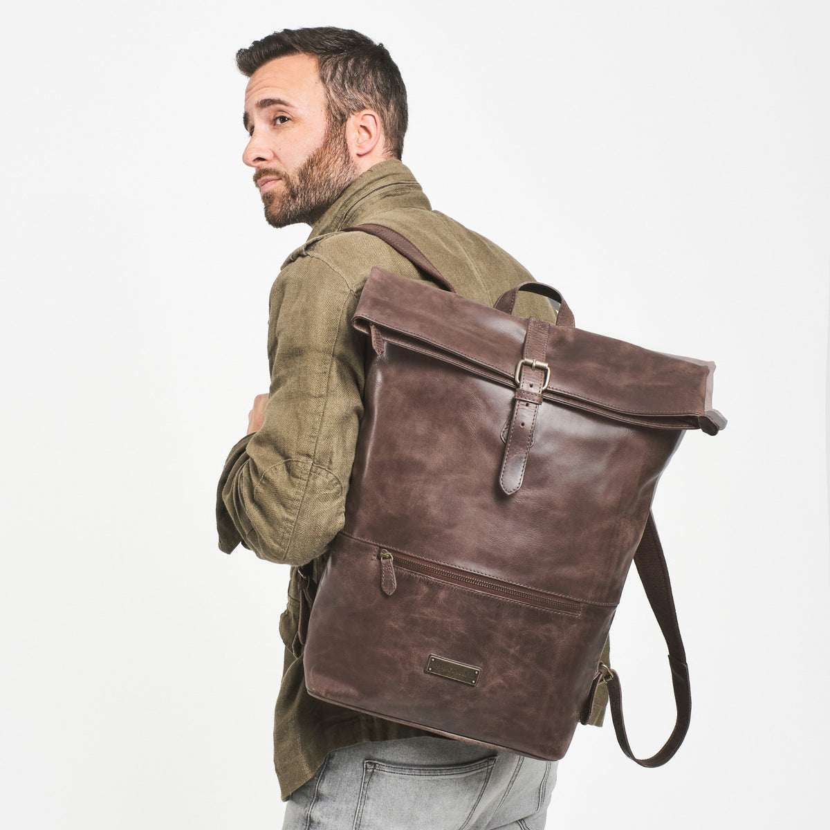 Ryan leather rolltop backpack in Coffee Brown – backpack in use