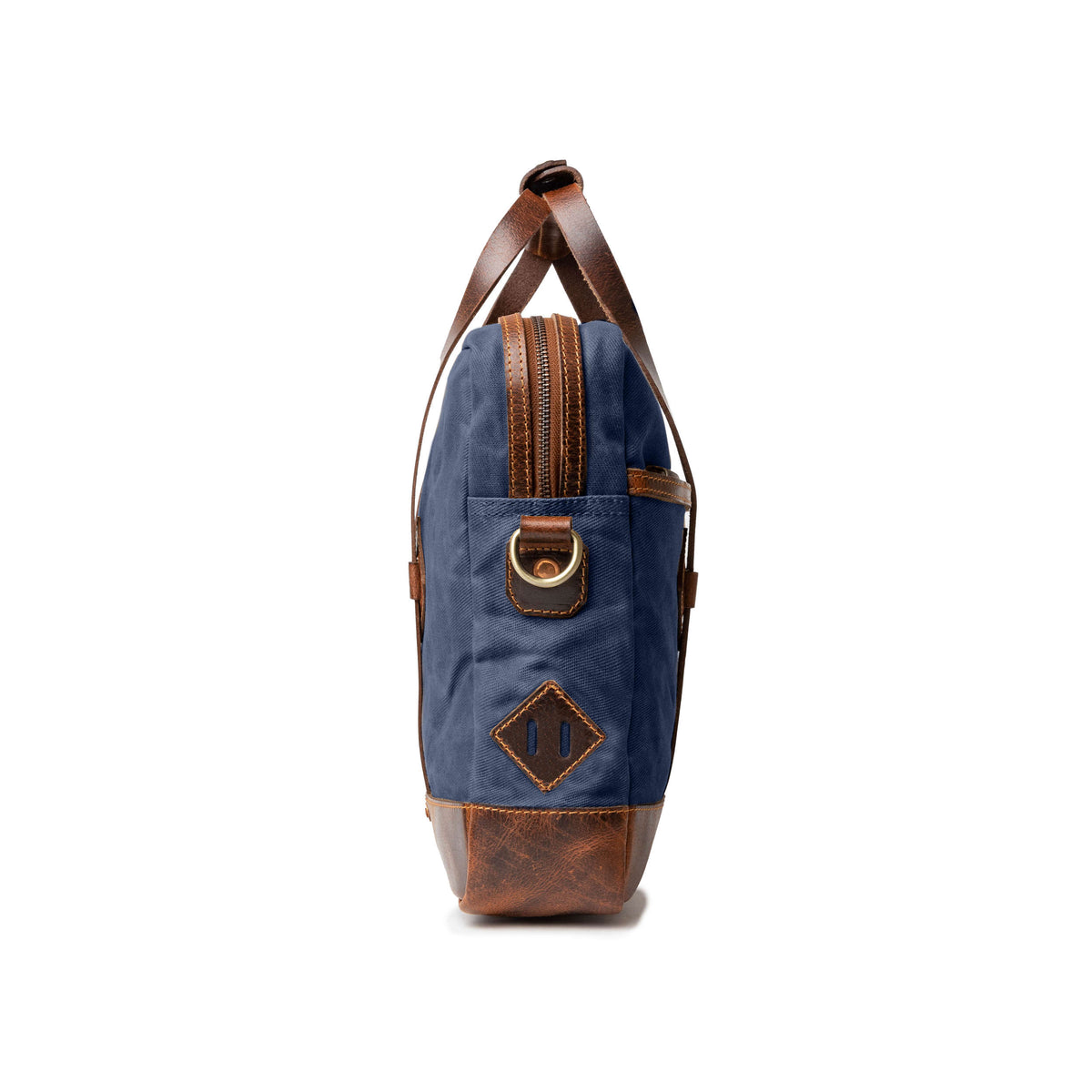 Seitenansicht der Canvas-Tasche Noah in Ozean-Blau mit Lederdetails und D-Ring
