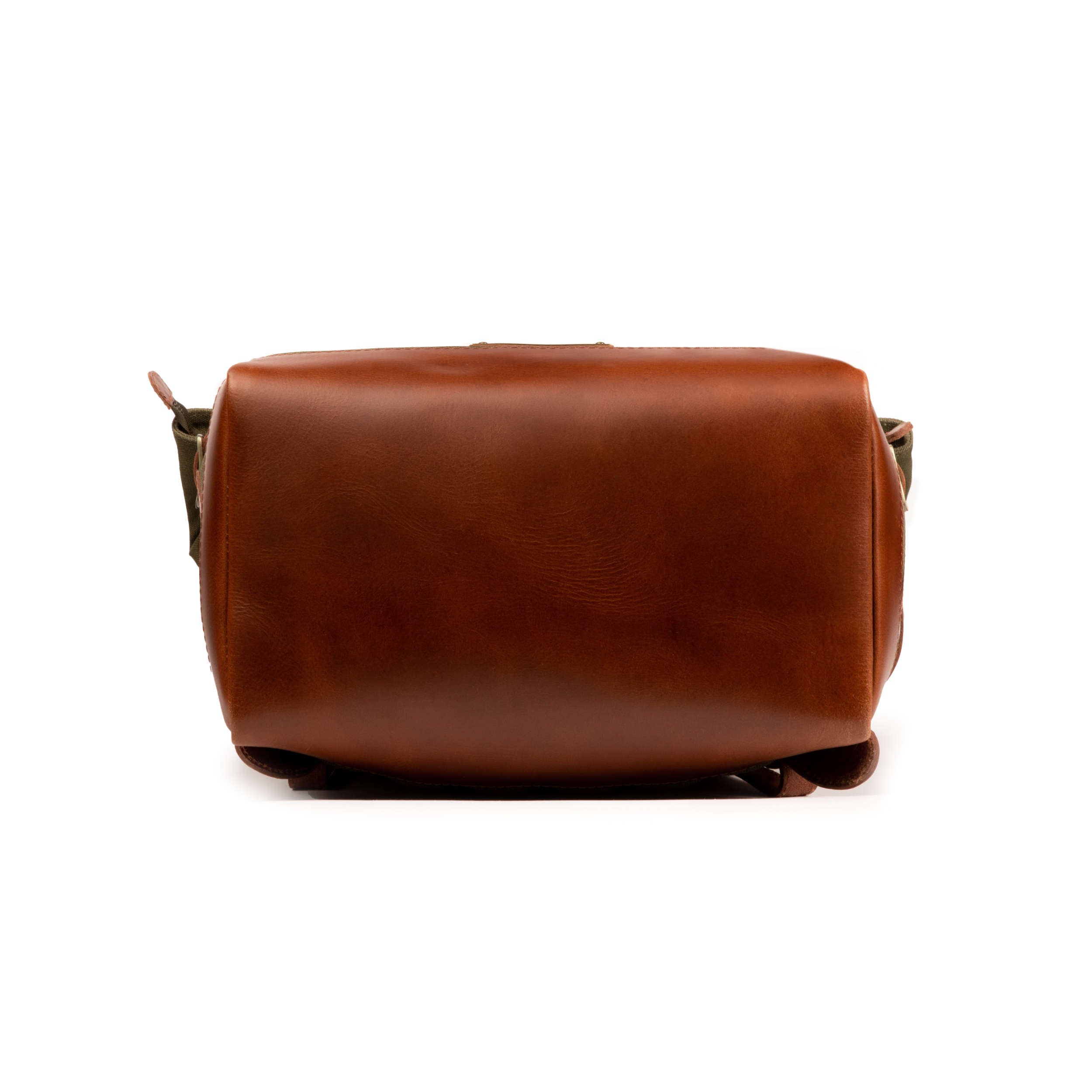 Unterboden aus Leder von Rucksack Wyatt aus Canvas, oliv-grün