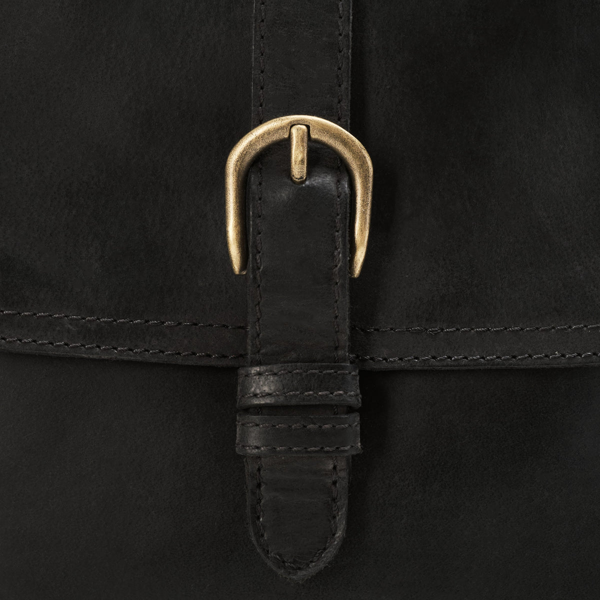 Sac à dos en cuir Tara Noir Vintage – lanière en cuir et boucle en laiton antique