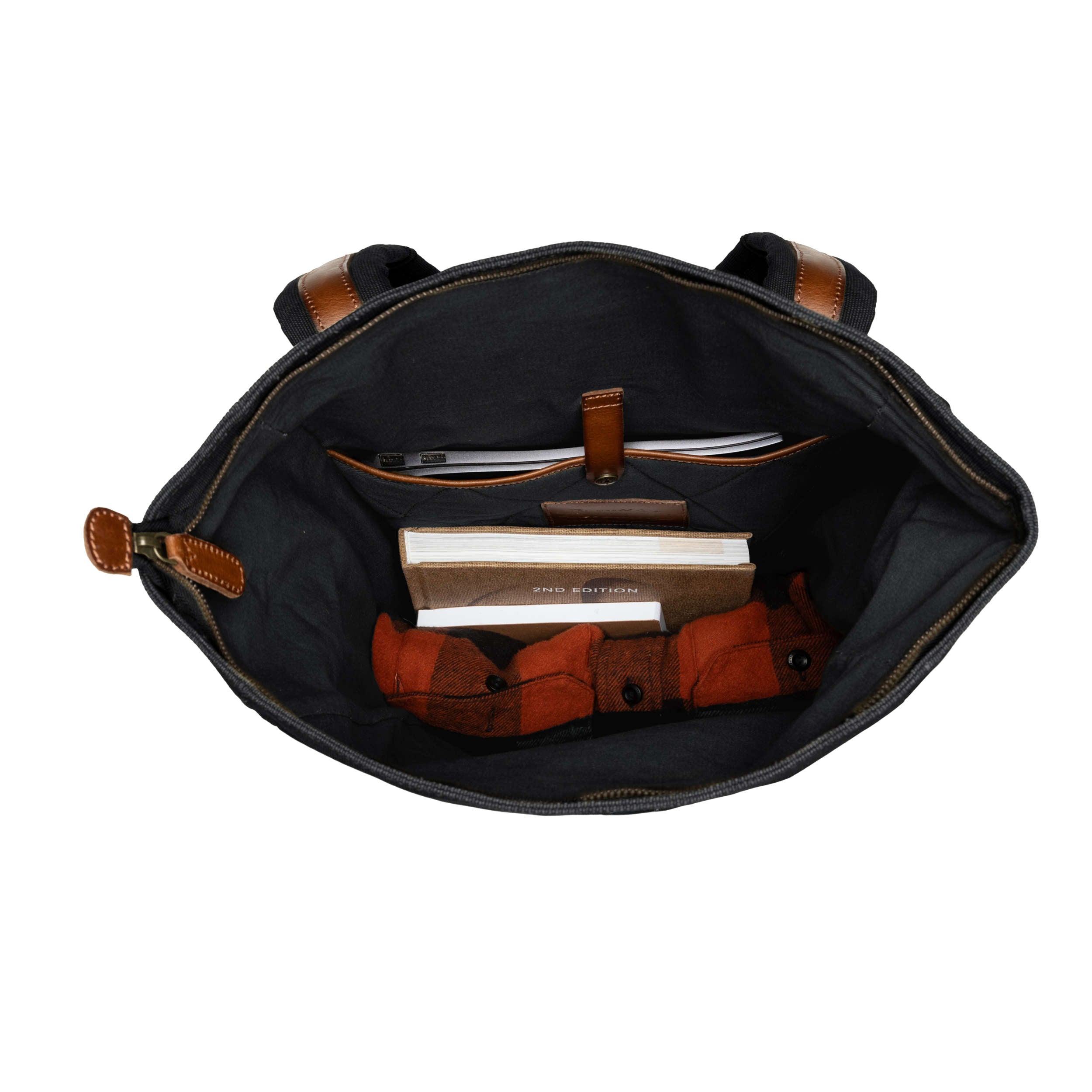 Innenfach von Canvas Rucksack Wyatt mit 15" Laptopfach und Platz für DIN A4 Ordner und Kleidung, schwarz