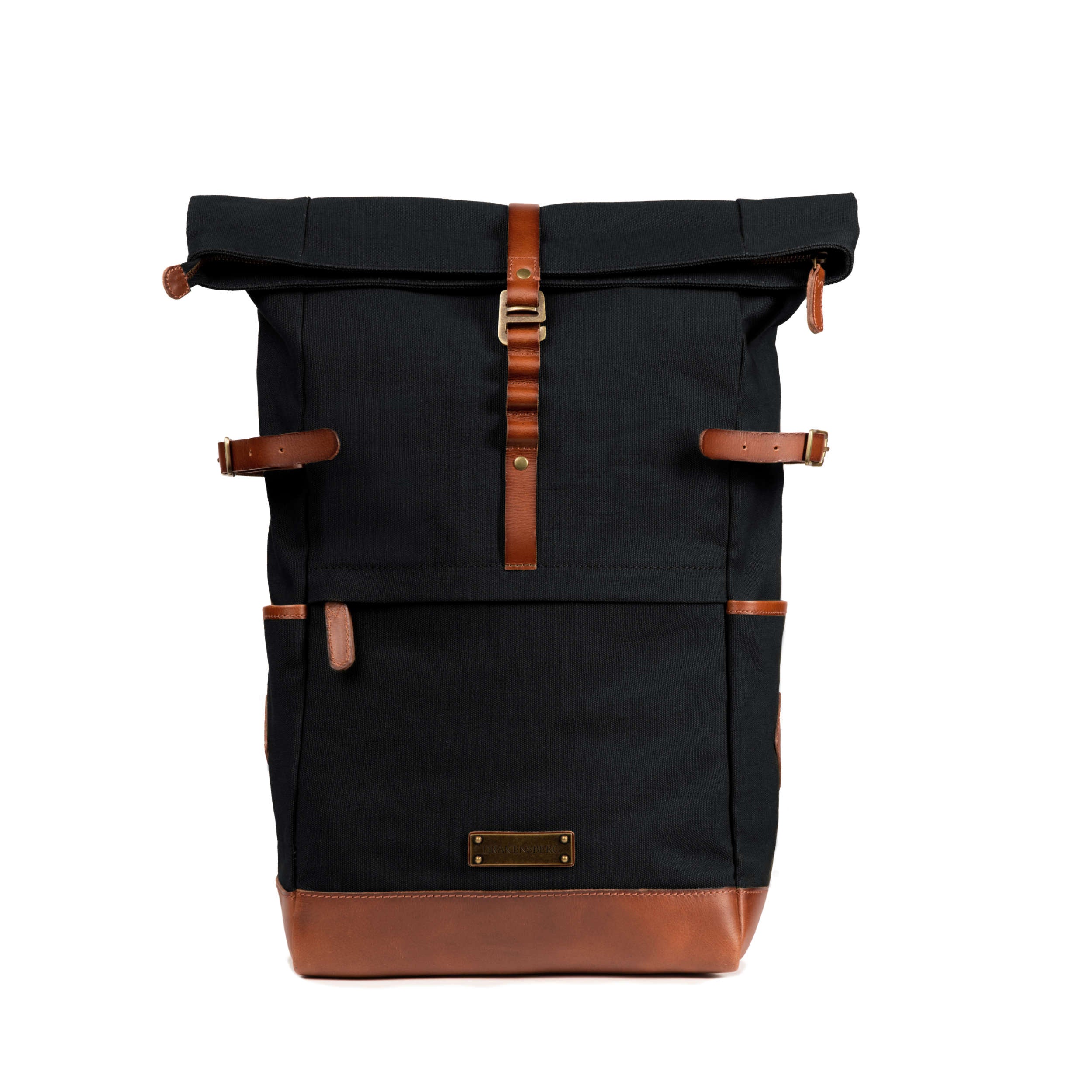 Rucksack Canvas Wyatt von DRAKENSBERG in schwarz mit braunem Leder-Elementen, hochwertig und nachhaltig, frontal von vorne