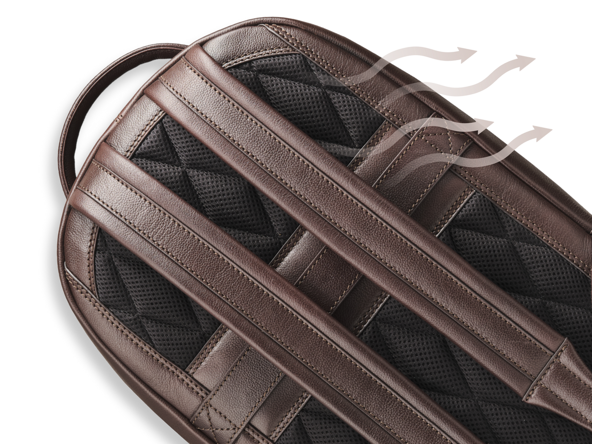 Atmungsaktive, gepolsterte Rückseite des Lederrucksacks Antonio