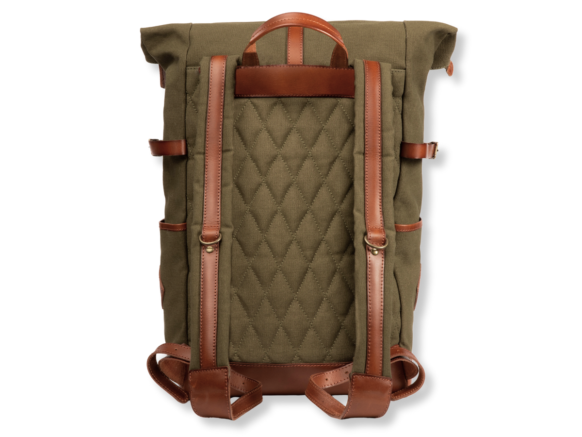 In Rauten abgesteppte Rückseite des Rucksacks Wyatt mit Schultergurten aus Leder.