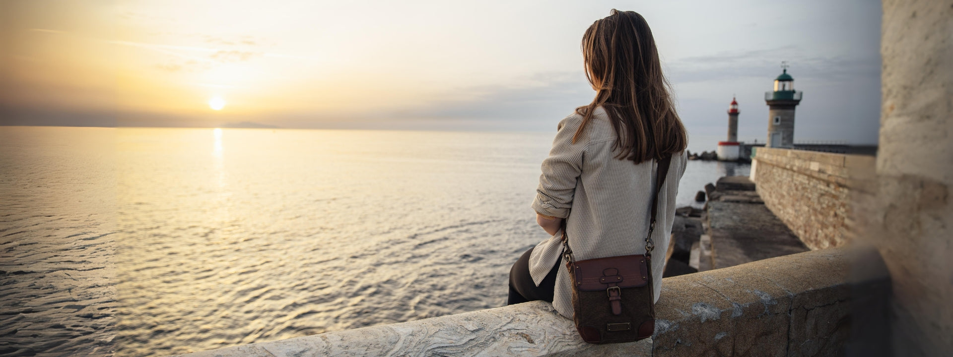 Damentasche und Umhängetaschen für Damen aus Leder von DRAKENSBERG, hochwertig und nachhaltig handgemacht aus der Manufaktur - zeitlos und stilsicher - 16-9
