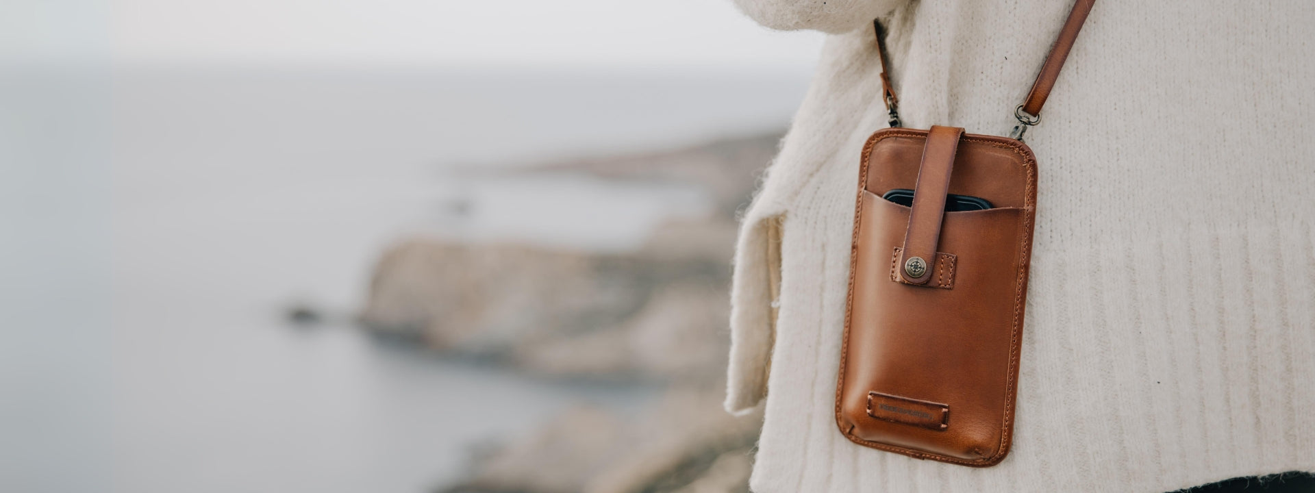 Hochwertige Umhangetaschen für Handys aus Leder, für Damen und Herren, universal für jedes Apple Handy geeignet, nachhaltig handgemacht - 16-9