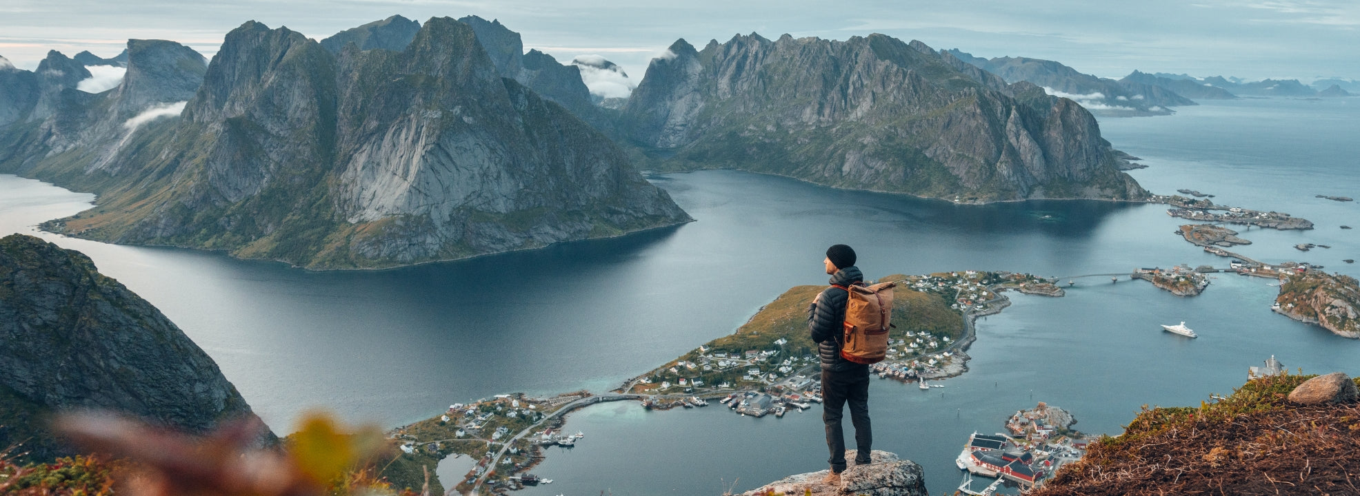 Drakensberg Reisegepäck aus Leder und Canvas - Ausblick auf die Lofoten Norwegen - 16-9