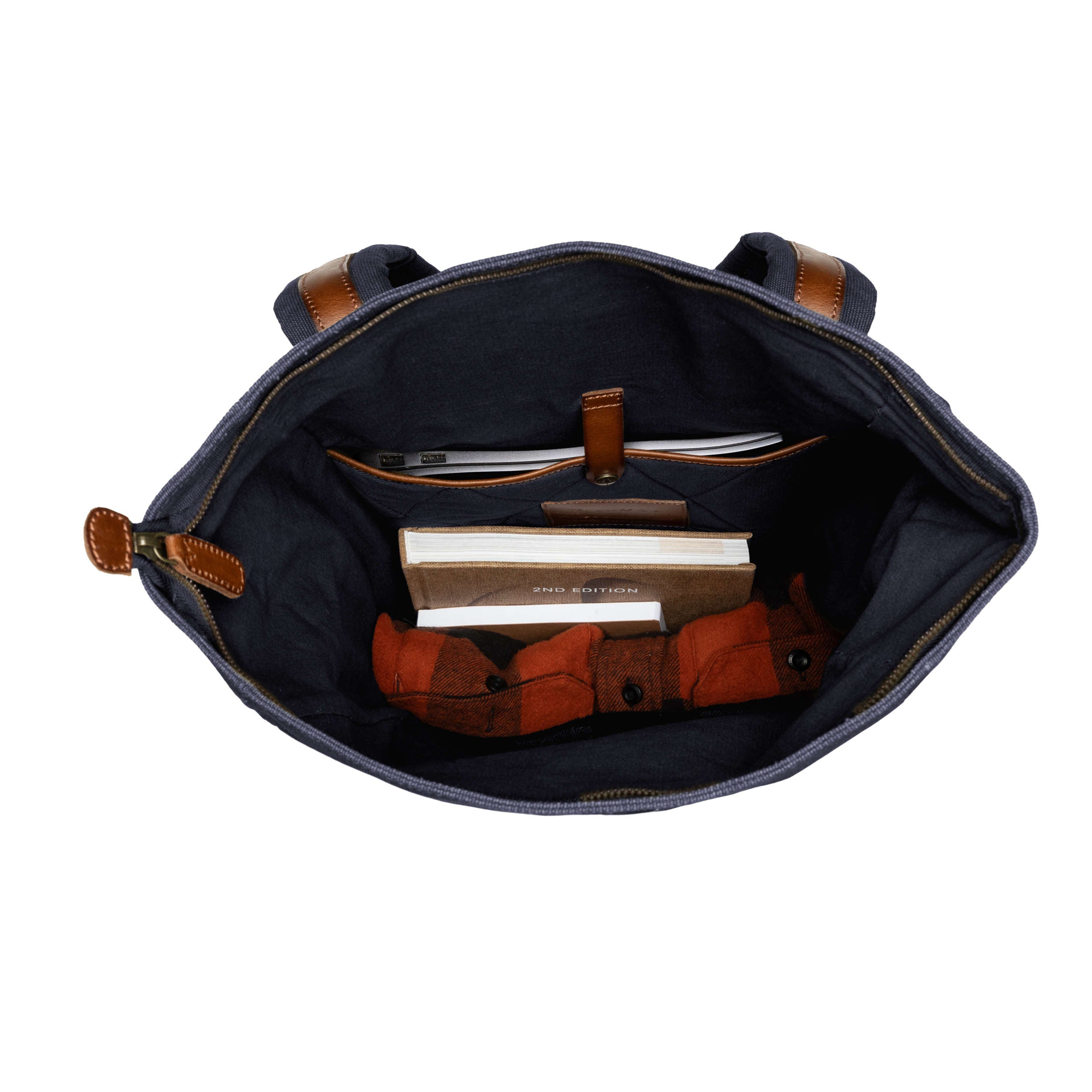 Innenfach von Canvas Rucksack Wyatt mit 15" Laptopfach und Platz für DIN A4 Ordner und Kleidung, dunkelblau