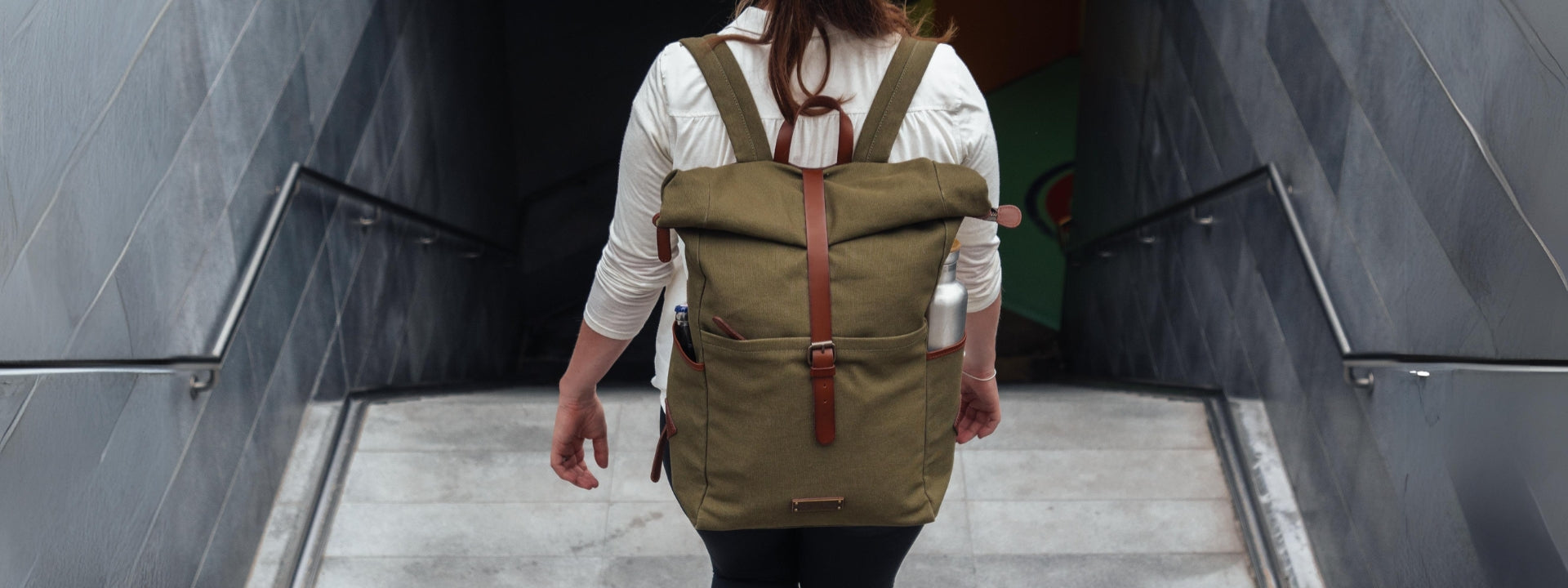 Rolltop Rucksäcke für Damen aus DRAKENSBERG - stillvolles modernes Design - mit variablen Stauvolumen und vielen Fächern - ideal für die Arbeit, Uni und Reise - 16-9