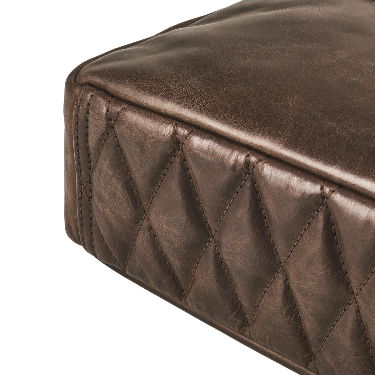 Hugo leather briefcase in Coffee Brown – detail of the diamond-quilted base