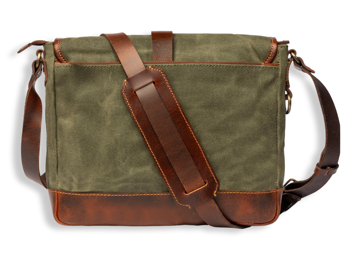 Dos du sac bandoulière Nate en toile avec poche zippée et bandoulière réglable en cuir