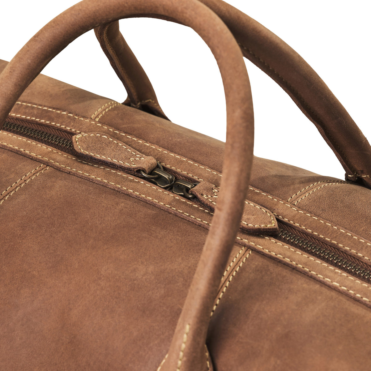 Compact David leather weekender in Havana Brown – detail of the buffalo leather