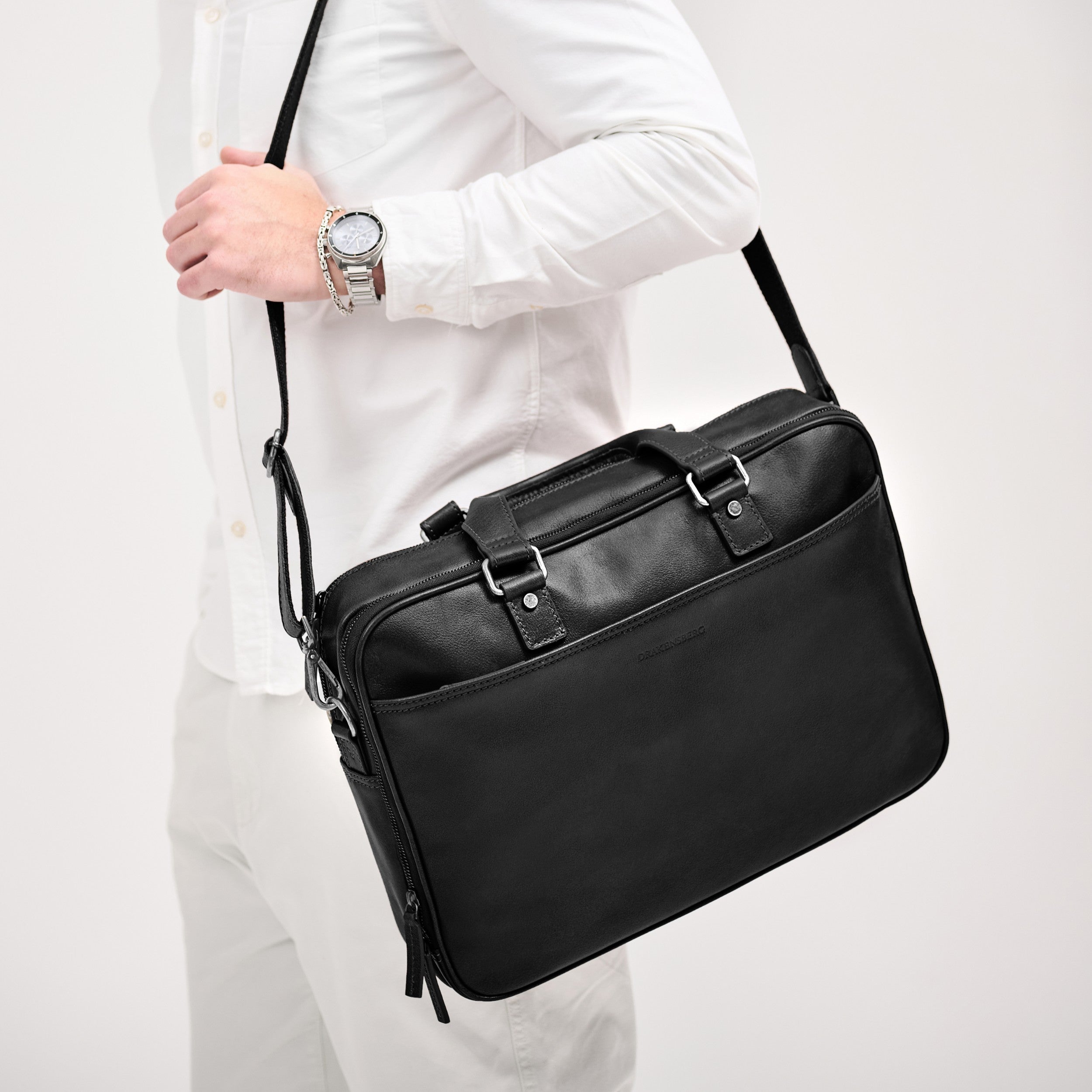 Aurelio in Schwarz am Model