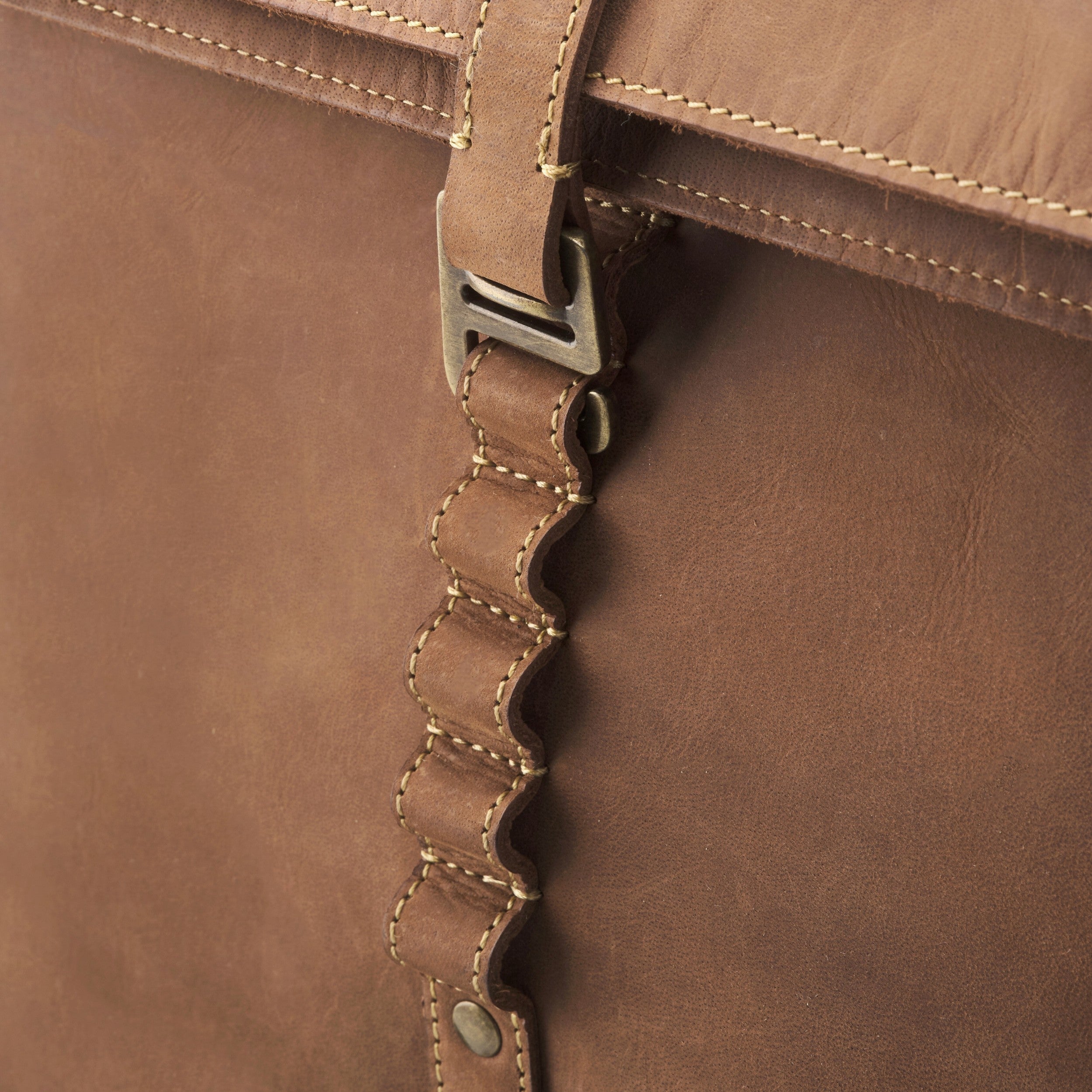 DRAKENSBERG 17" Laptop Rucksack Leder Business Office Herren Damen Arthur - Havanna Braun - Detail2