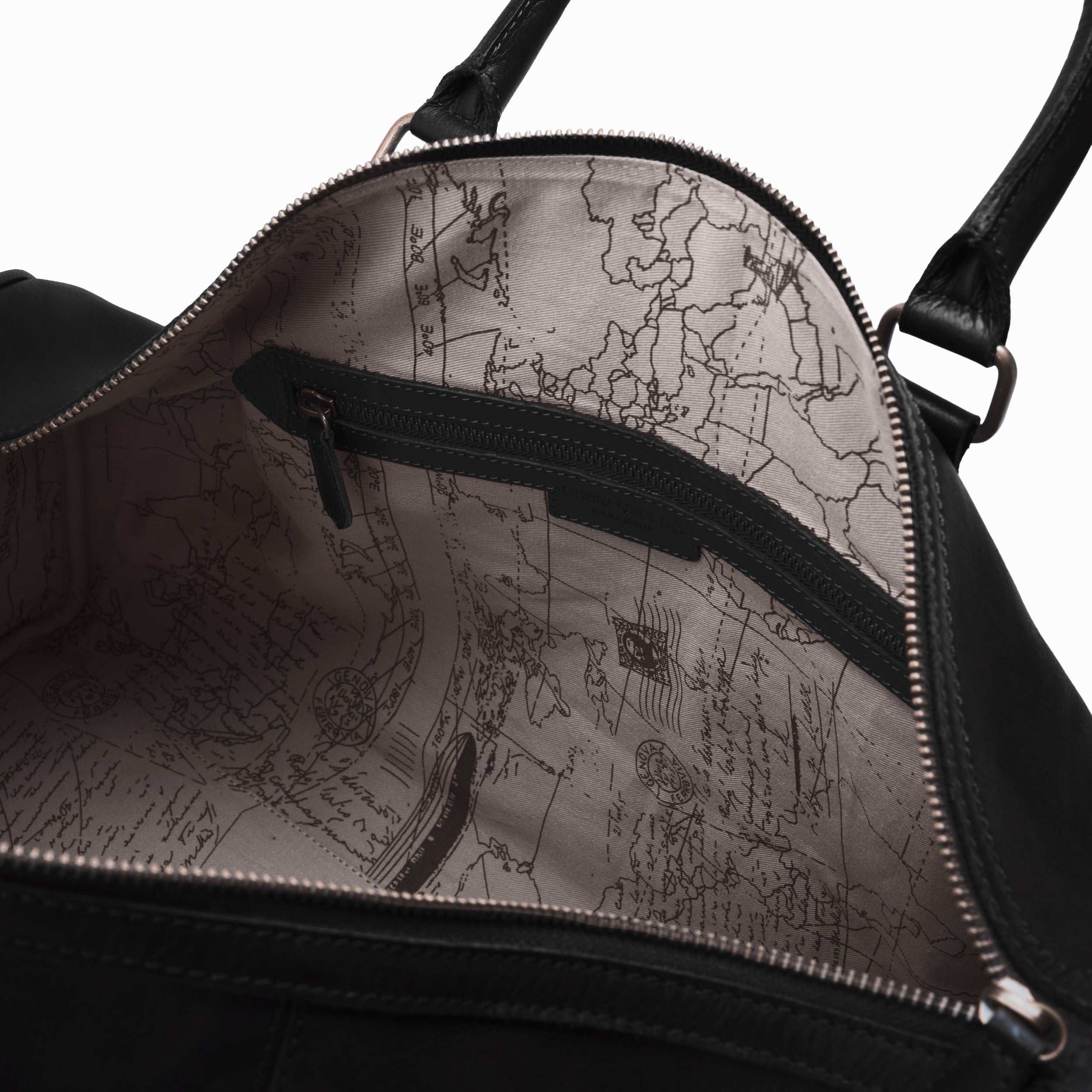 DRAKENSBERG Weekender aus Leder für Herren und Damen in Schwarz – handgefertigte Reisetasche aus Büffelleder - Innenfutter