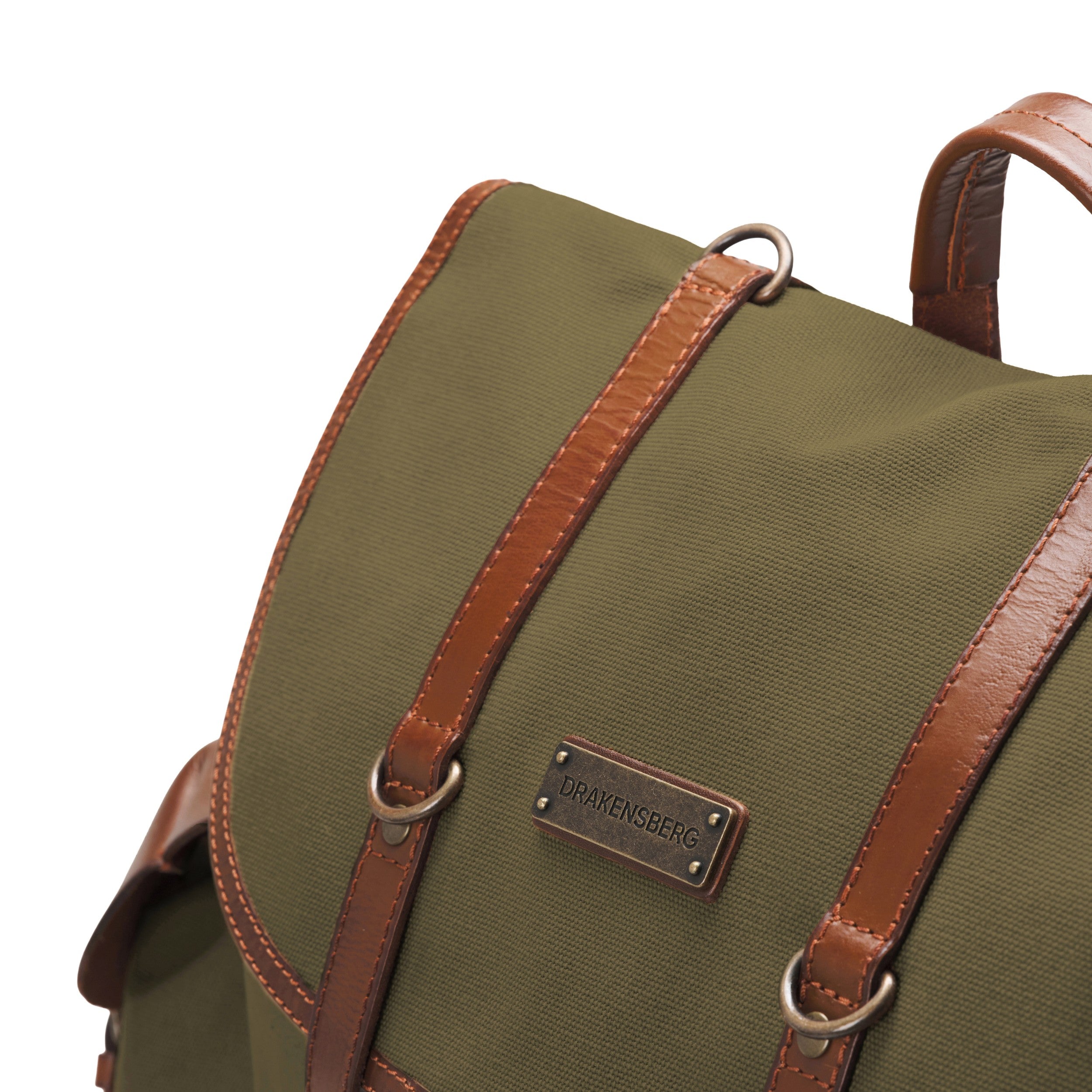 Klassischer Wanderrucksack im alpinen Vintagedesign, Oliv-Grün, Nato, bzw. Retro Bergsteiger Rucksack, handgefertigt aus Baumwoll-Canvas mit Echtleder Elementen, Design-Ikone - Detail am Deckel