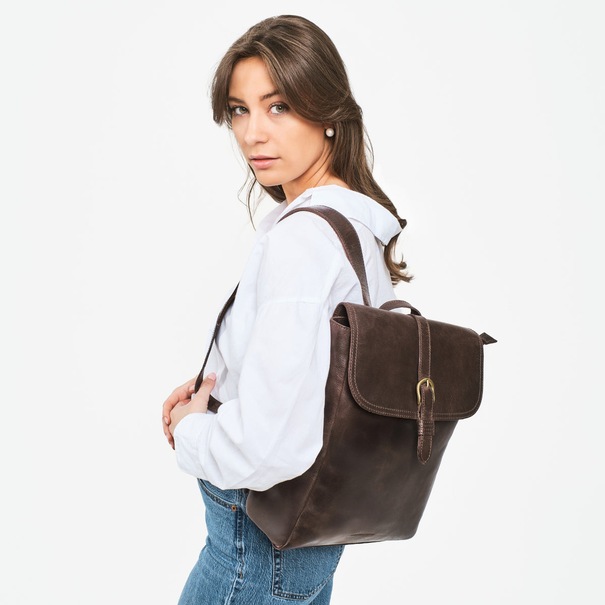 Sac à dos en cuir Tara Brun Café – porté à l'épaule