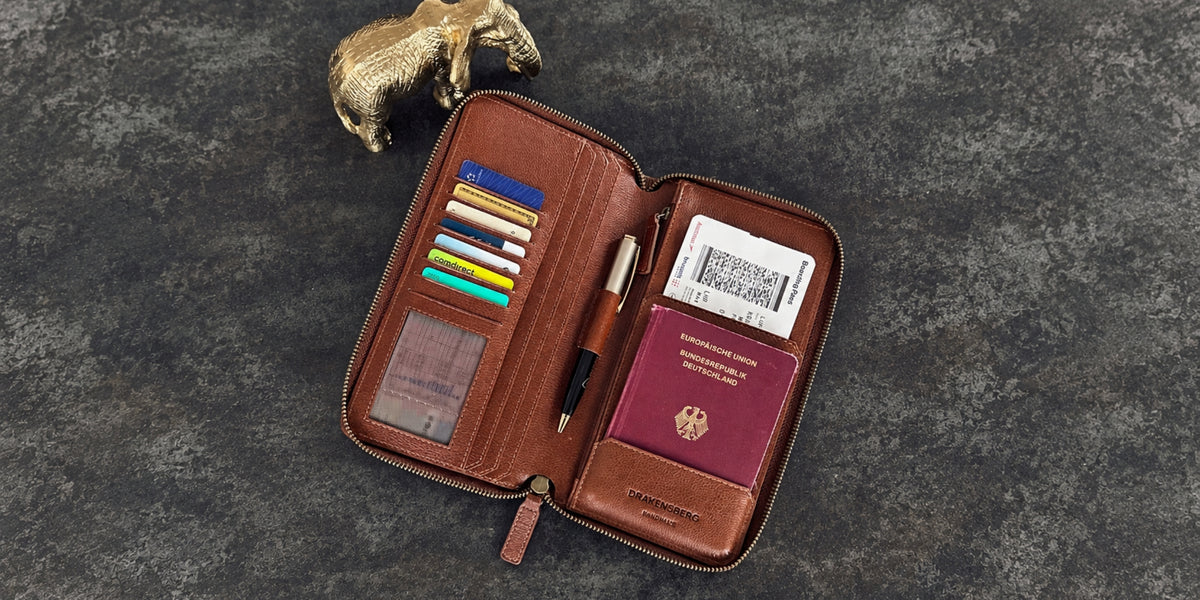 Reisebrieftasche Travis aus Leder mit Reisepass und Reiseunterlagen