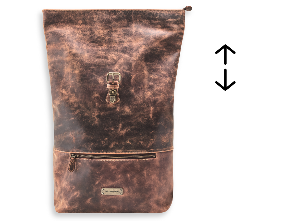 Erweitertes Rolltop am Lederrucksack Ryan für zusätzlichen Stauraum