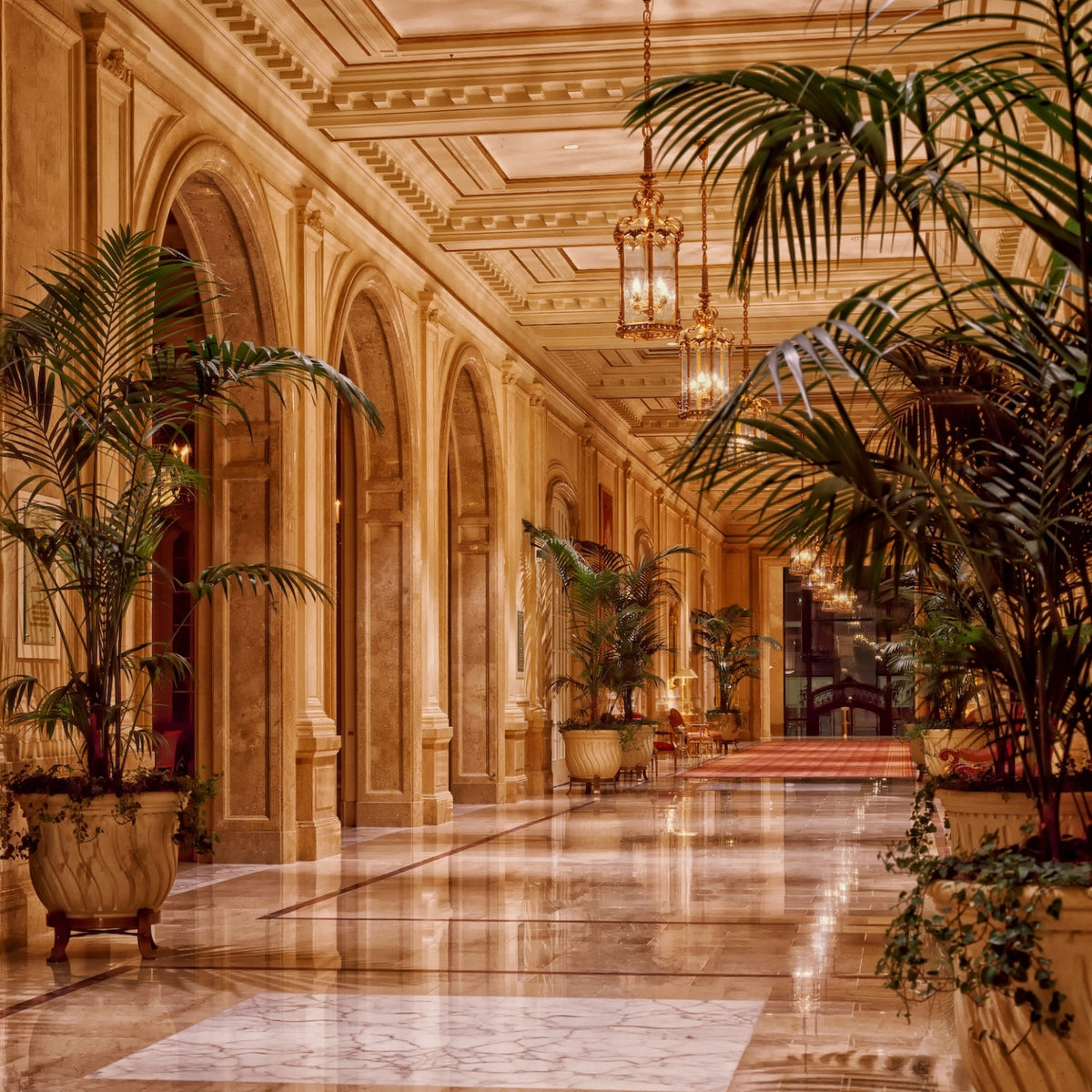 Historische Grand-Hotel-Szene als Designinspiration für Marcello