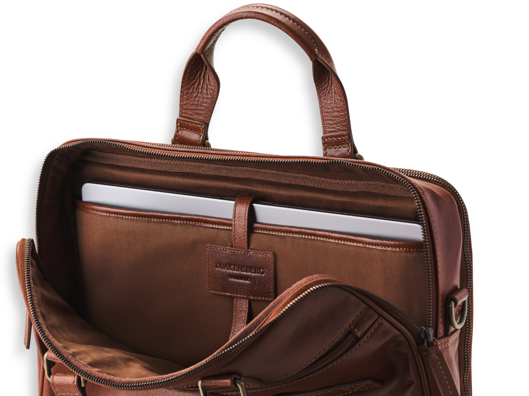 Aurelio grosse Aktentasche - Bilddetail mit dem 16 Zoll Laptopfach im hinteren Hauptfach - im Laptopfach steckt ein 16" Macbook Pro