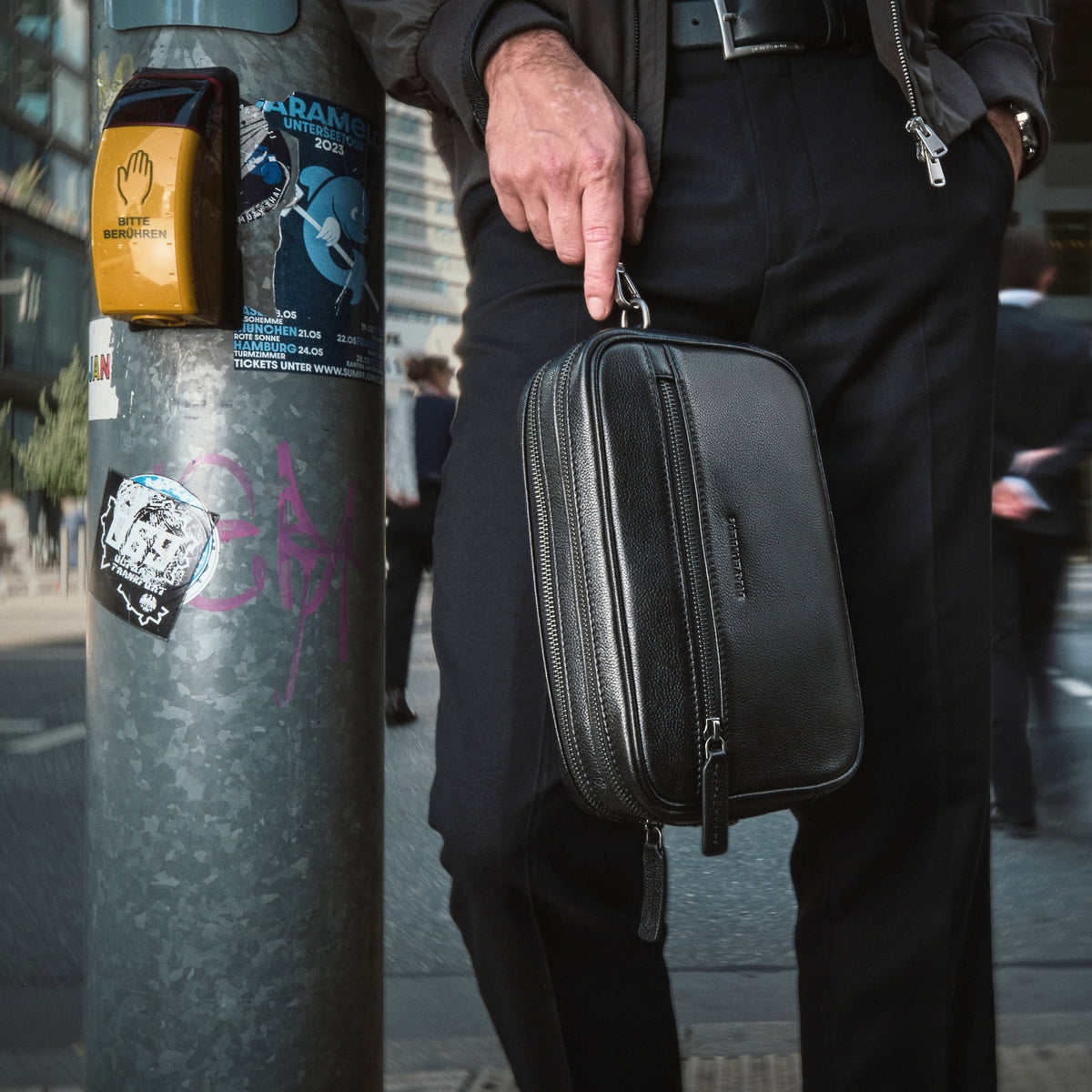 Historische Designinspiration für die Handgelenktasche Roberto