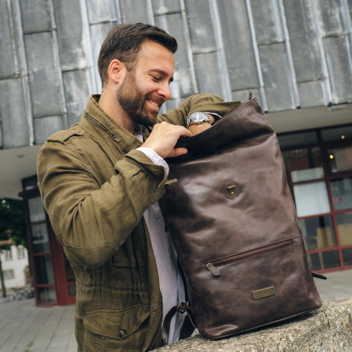 Ryan leather rolltop backpack in Coffee Brown – backpack in use