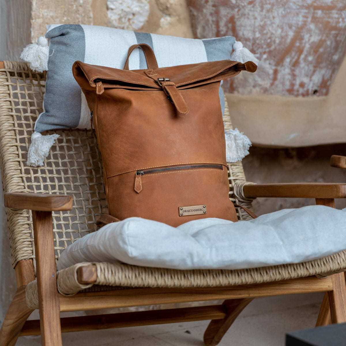 Ryan leather rolltop backpack in Cognac Brown – backpack in an everyday setting
