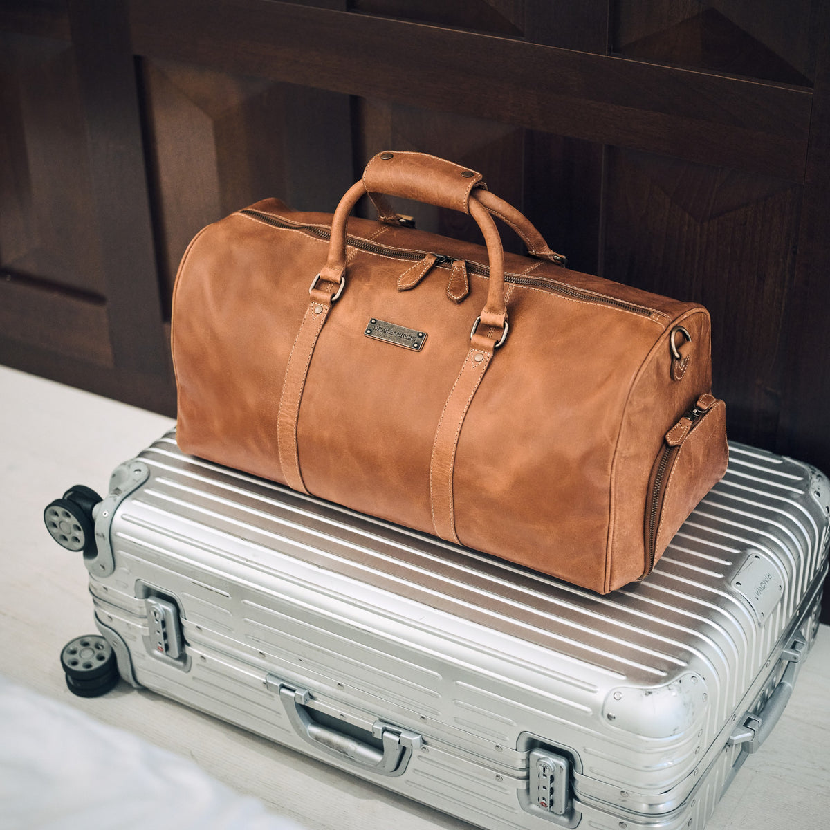 Leather travel bag – Finn Cognac Brown by DRAKENSBERG