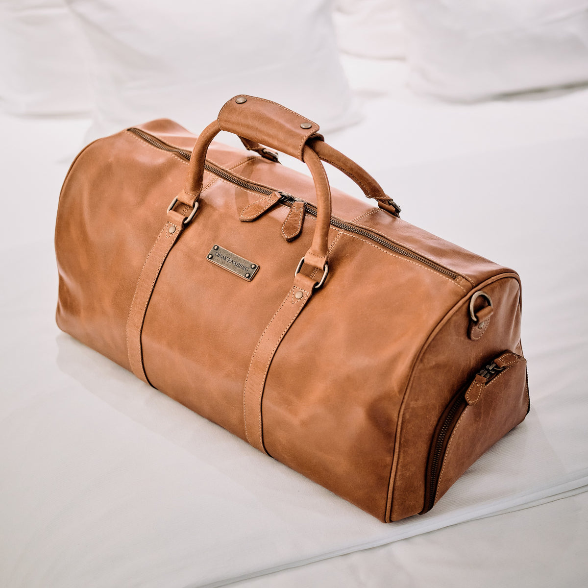 Leather travel bag – Finn Cognac Brown by DRAKENSBERG