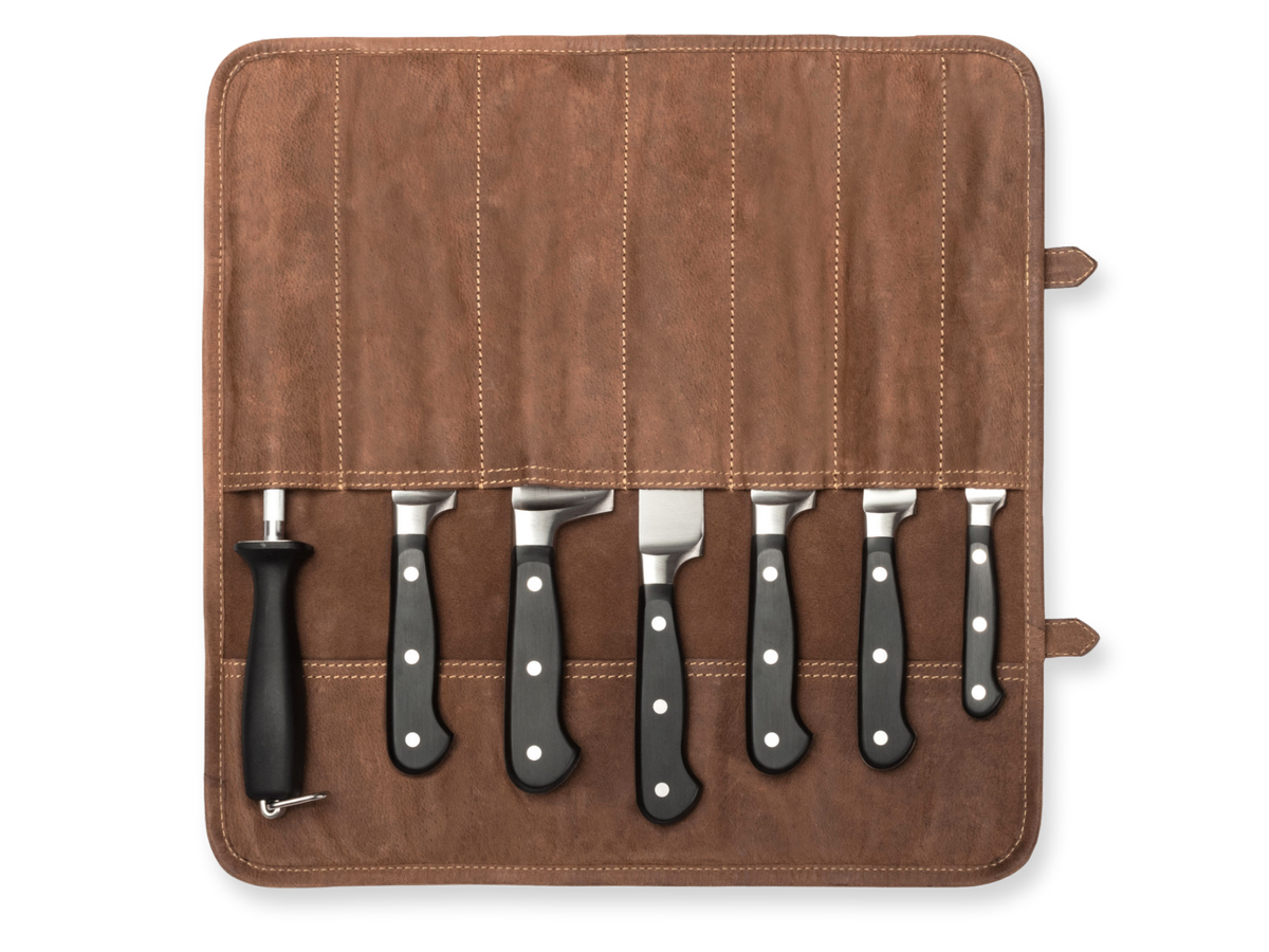 Geöffnete Leder-Messertasche Blade mit sieben bestückten Messerfächern