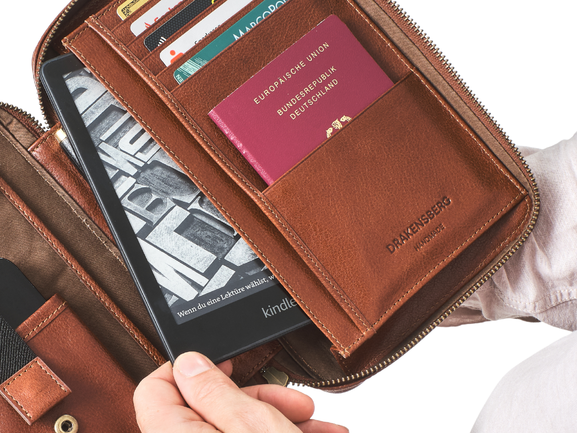 Reise-Organizer Kate mit eReader im vorgesehenen Fach