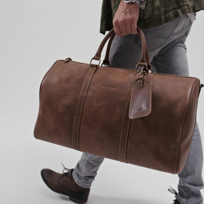 DRAKENSBERG Leder Weekender James 50 für Herren und Damen in Havanna-Braun – handgefertigte Reisetasche - Video