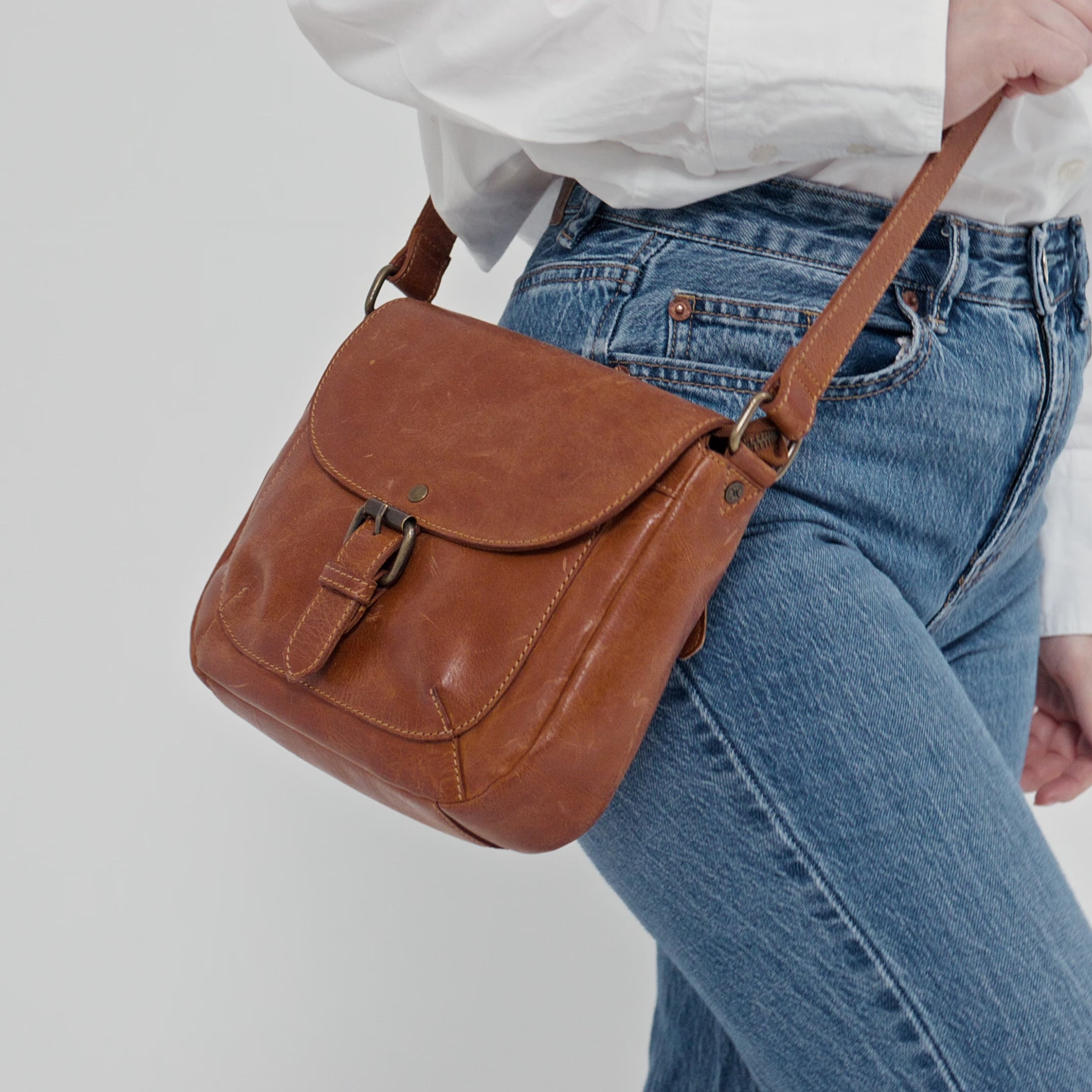 Leather shoulder bag 