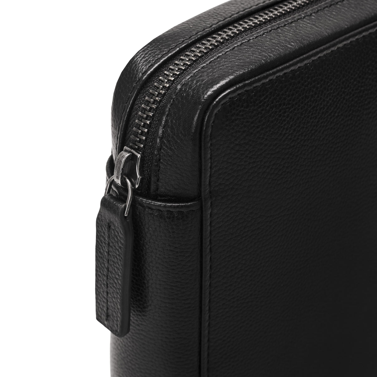 Close-up of the leather and metal zip of the Kate travel organiser