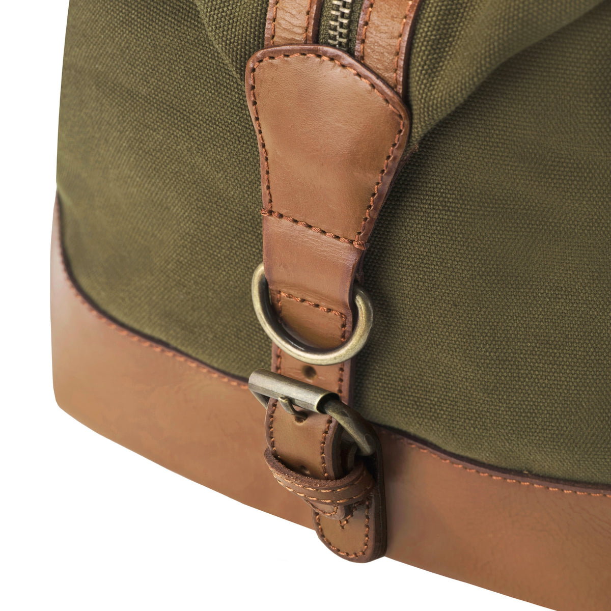 Compact David weekender in canvas and leather in Olive Green – detail of the leather reinforcement