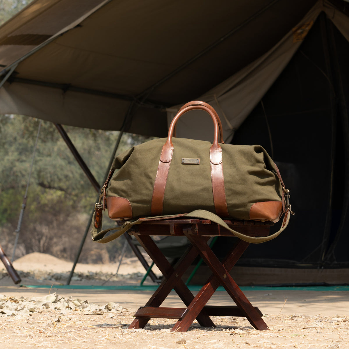 Großer Weekender David aus Canvas und Leder in Oliv-Grün – Produktansicht