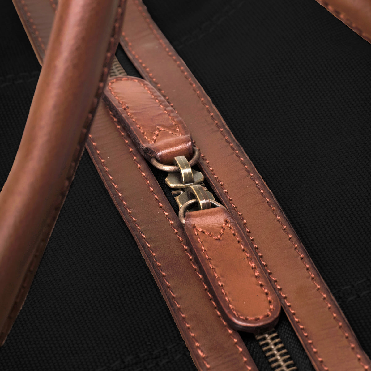 Large David weekender in canvas and leather in Black – detail of the YKK zip