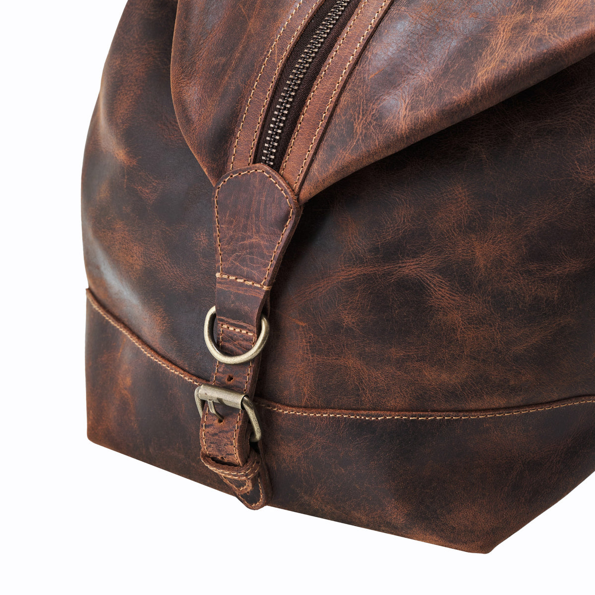 Großer Leder-Weekender David in Antik-Braun – Detail des Büffelleders
