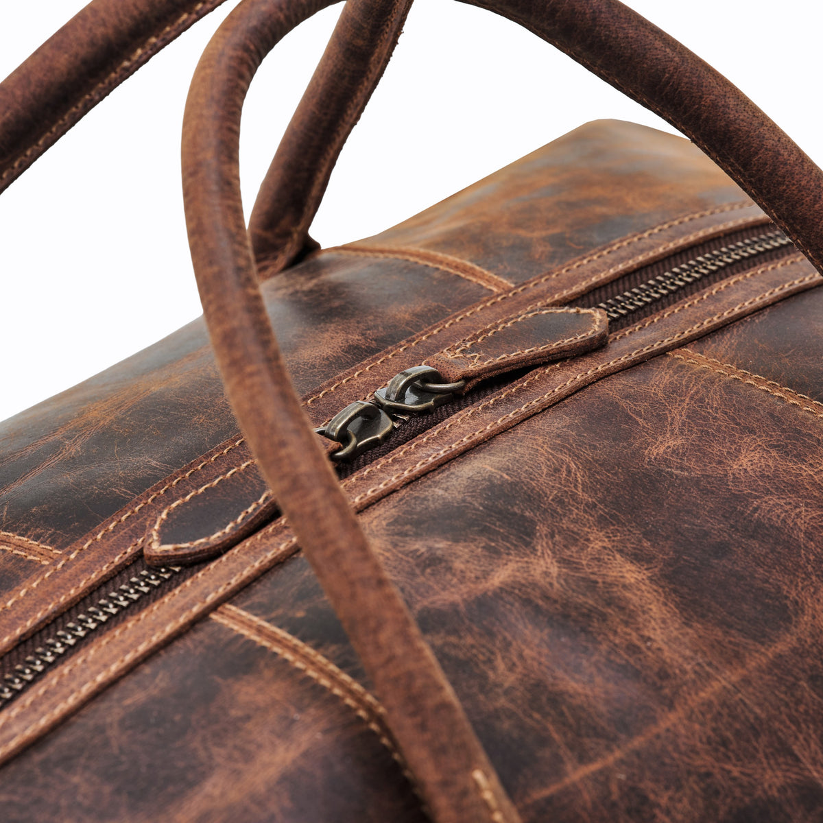 Großer Leder-Weekender David in Antik-Braun – Detail des Büffelleders