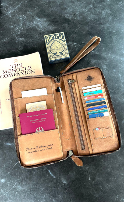 Reisebrieftaschen aus Leder und Canvas, nachhaltig
